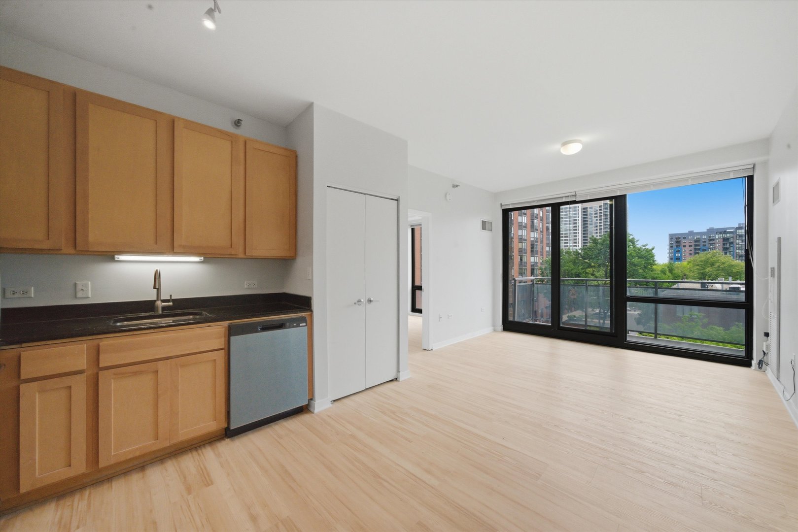 1 E 8th Street 302 Property Photo 7