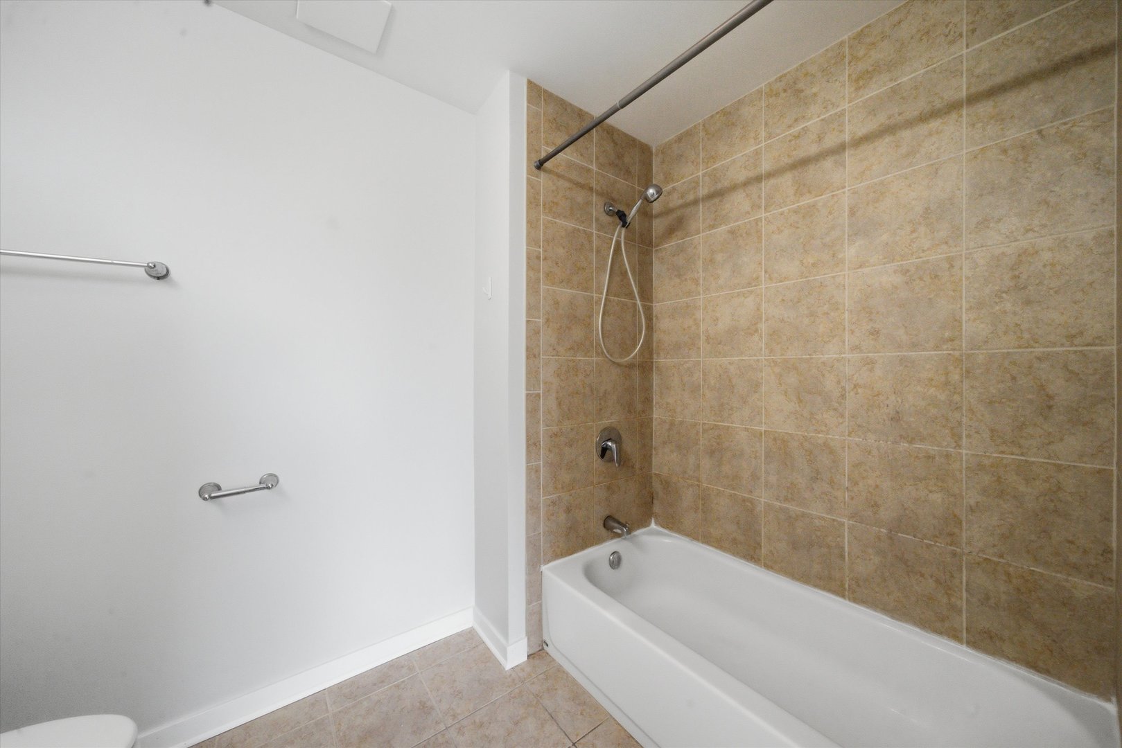 1 E 8th Street 302 Property Photo 12