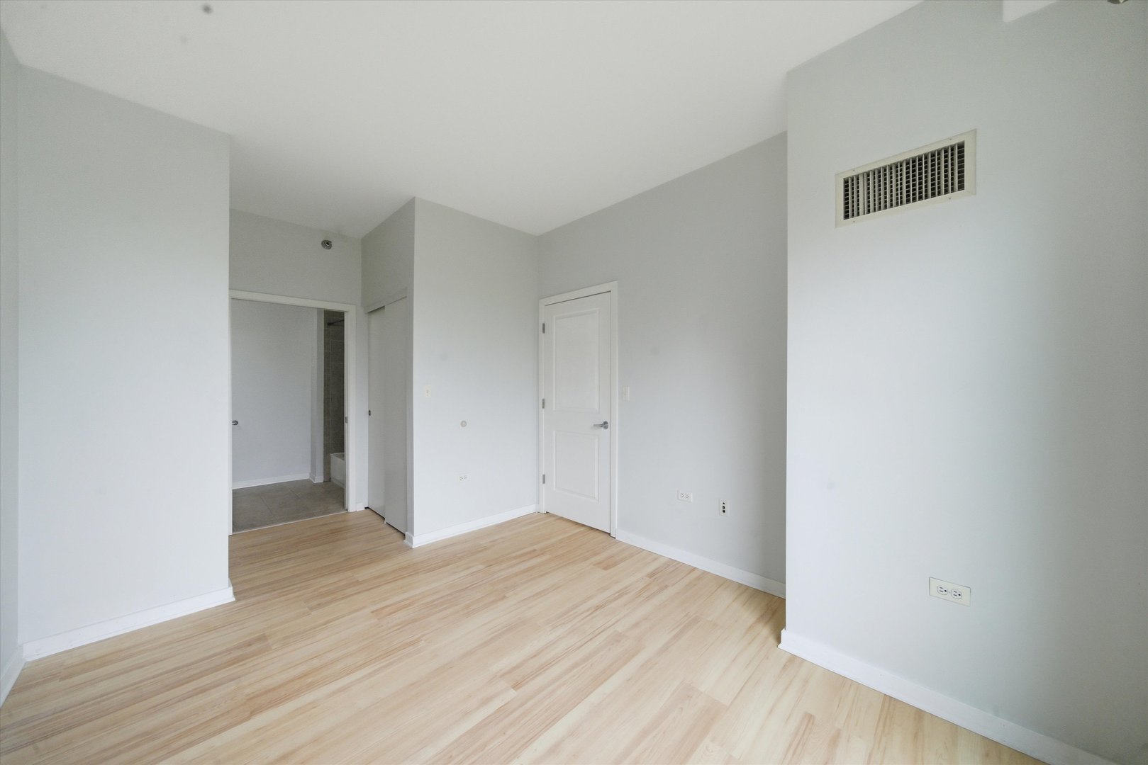 1 E 8th Street 302 Property Photo 16