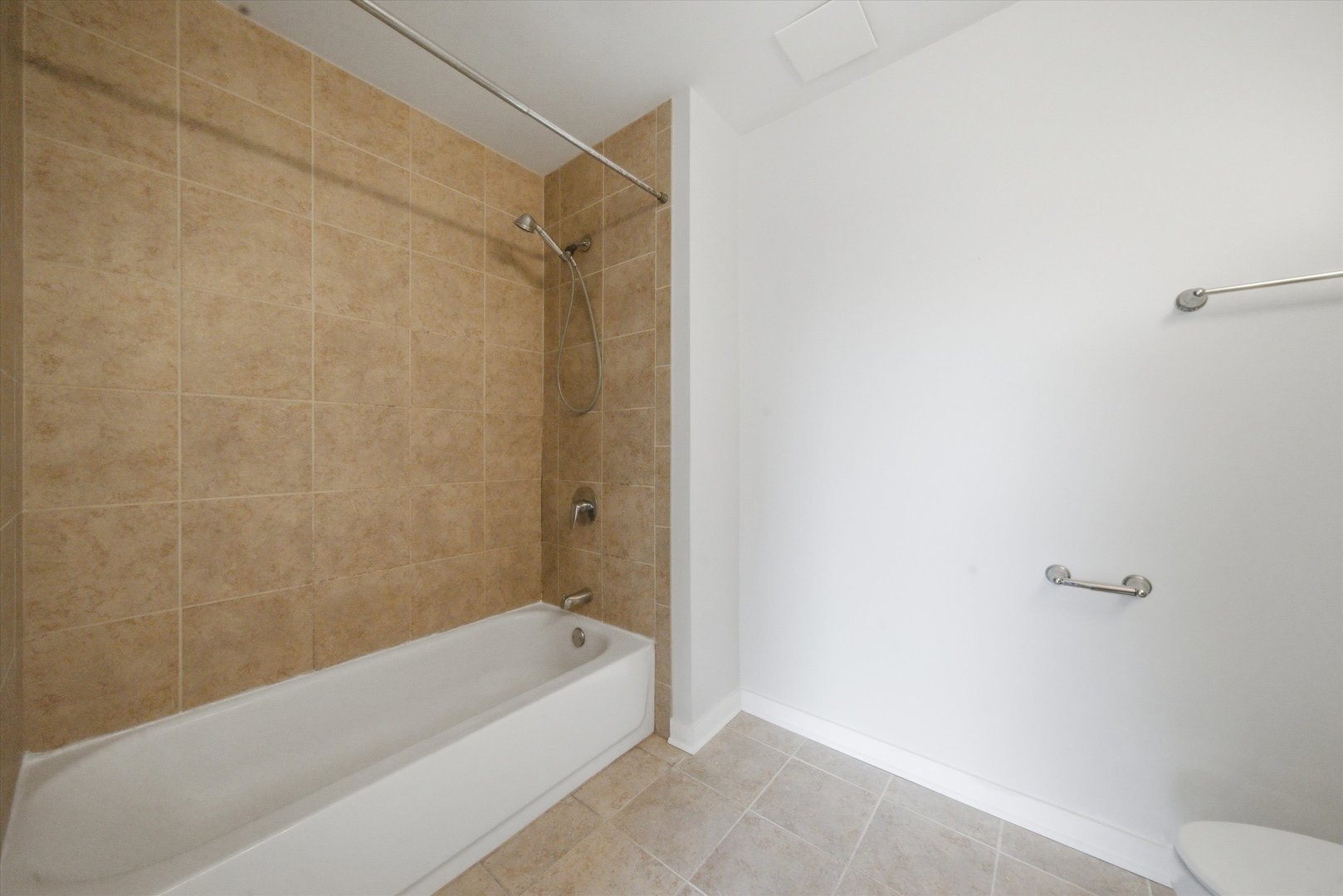 1 E 8th Street 302 Property Photo 18