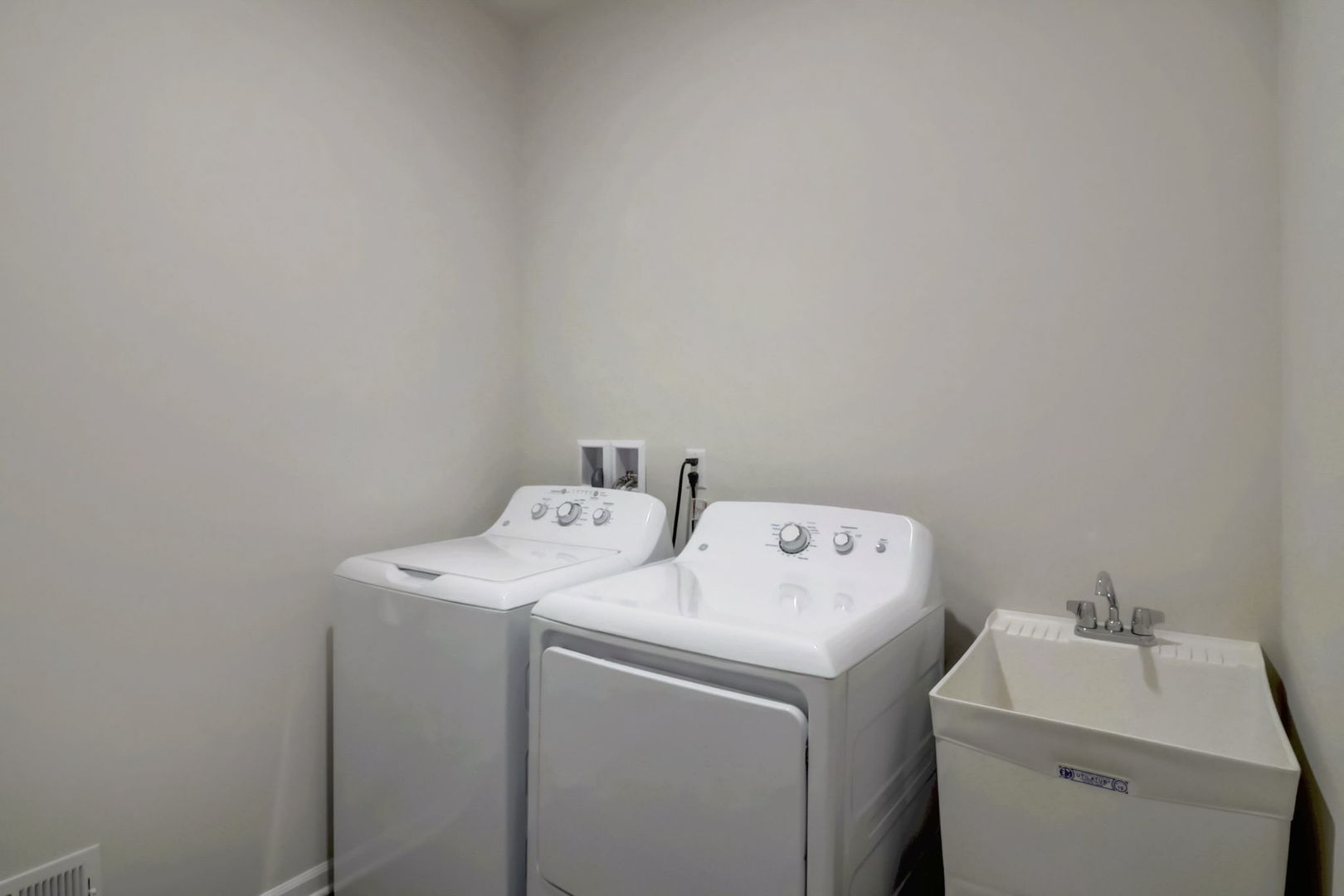 731 Maplewood Circle Property Photo 24