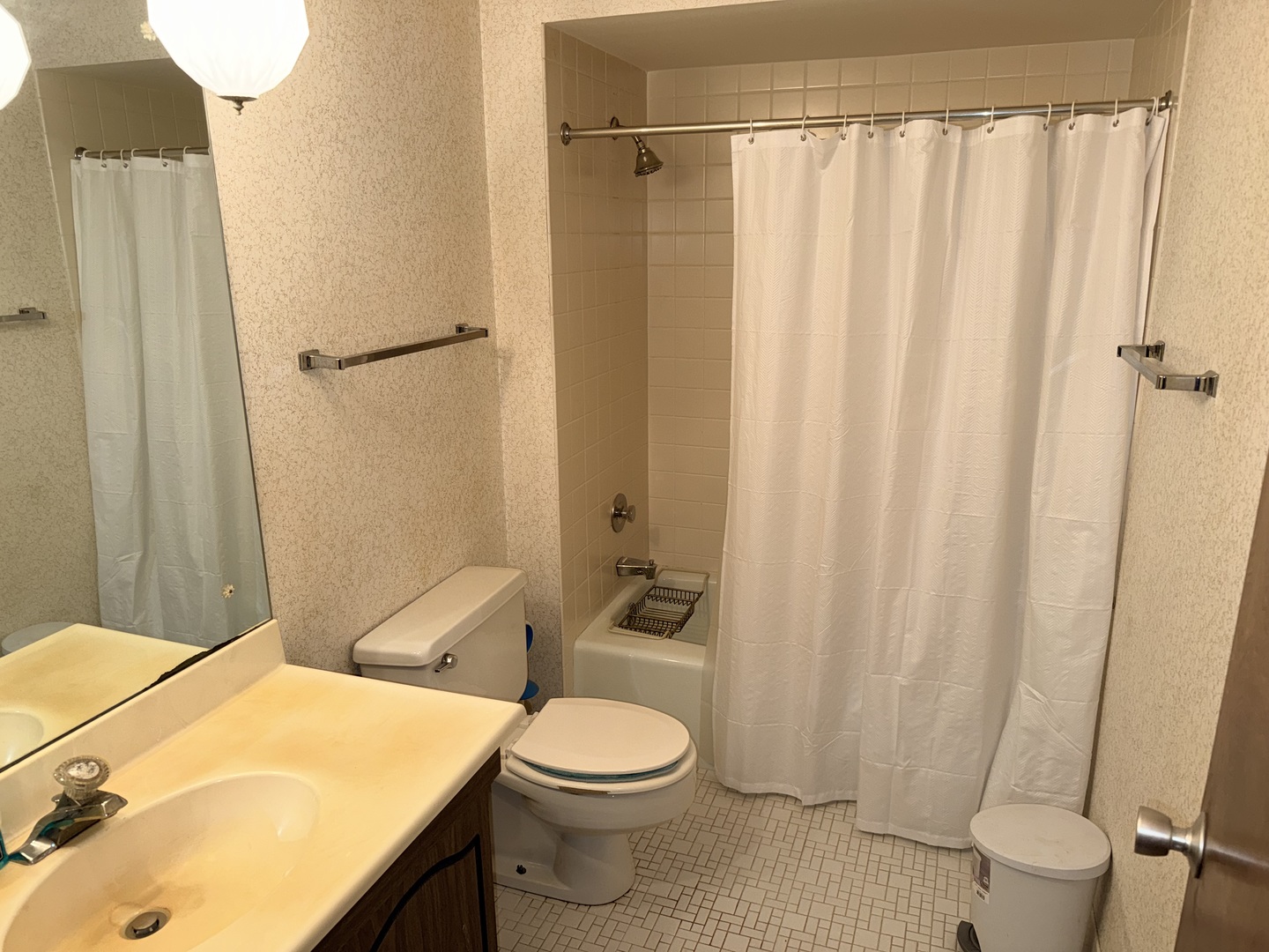 700 N Bruce Lane 211 Property Photo 19