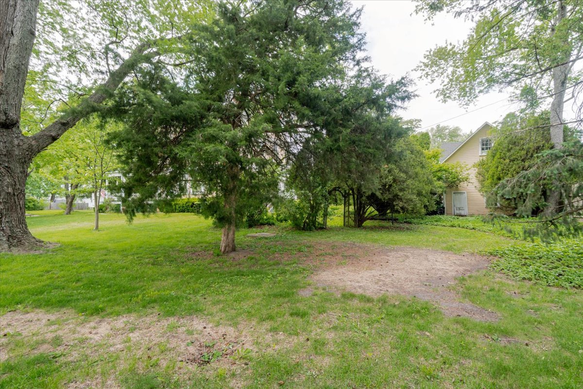 425 Mason Street Property Photo 41