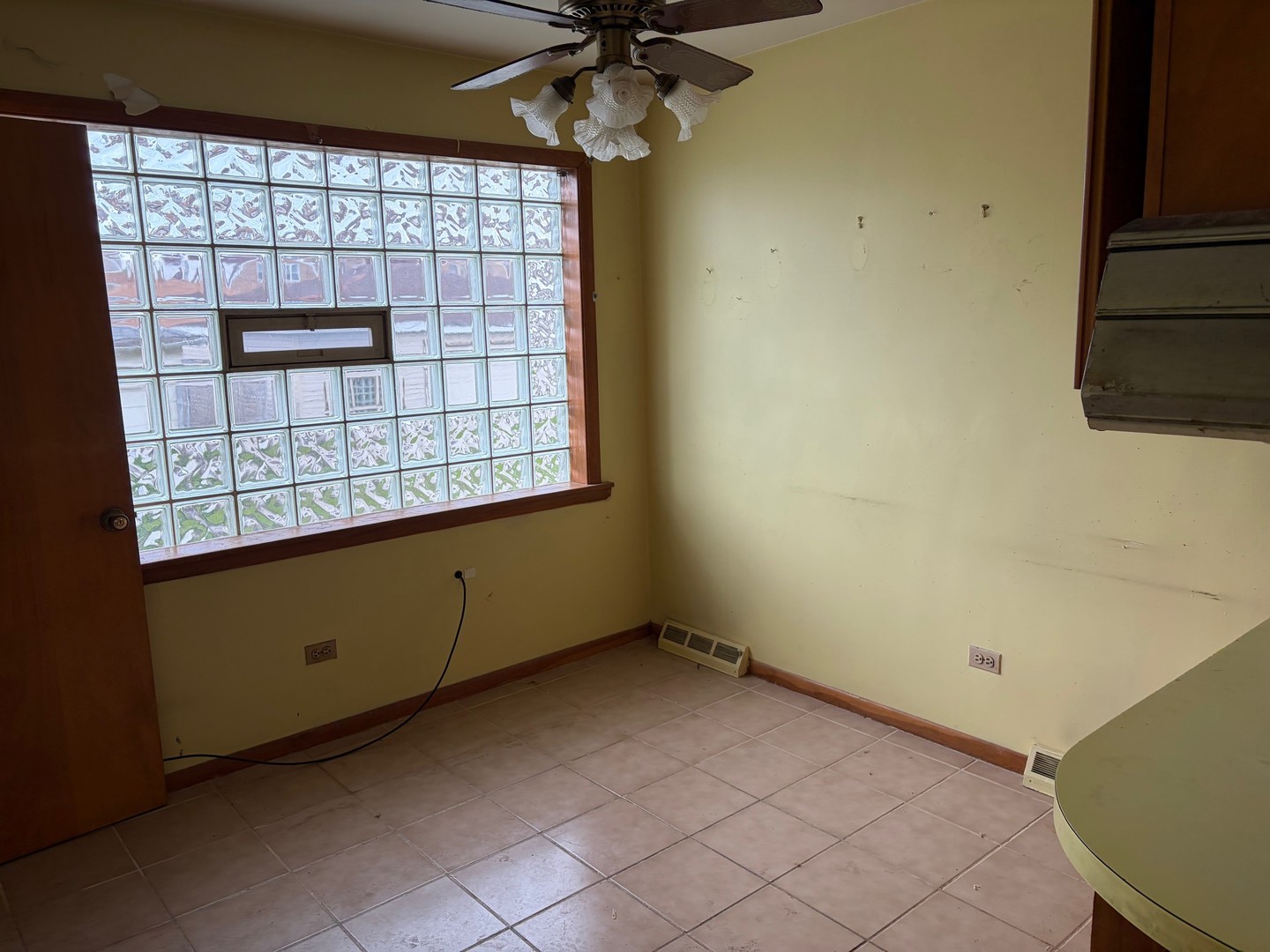 10031 S Forest Avenue Property Photo 13