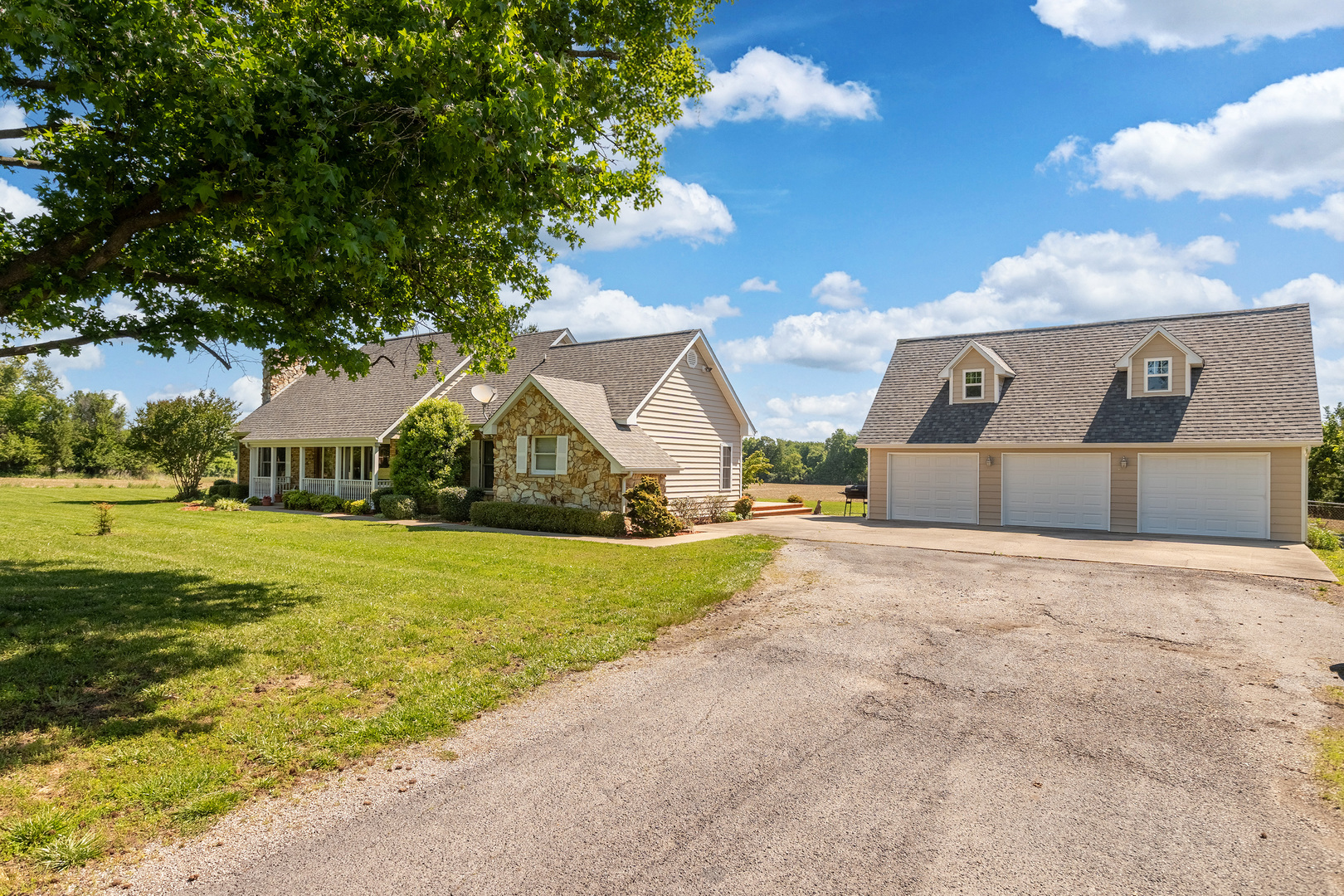 18096 Il-37 Property Photo 3