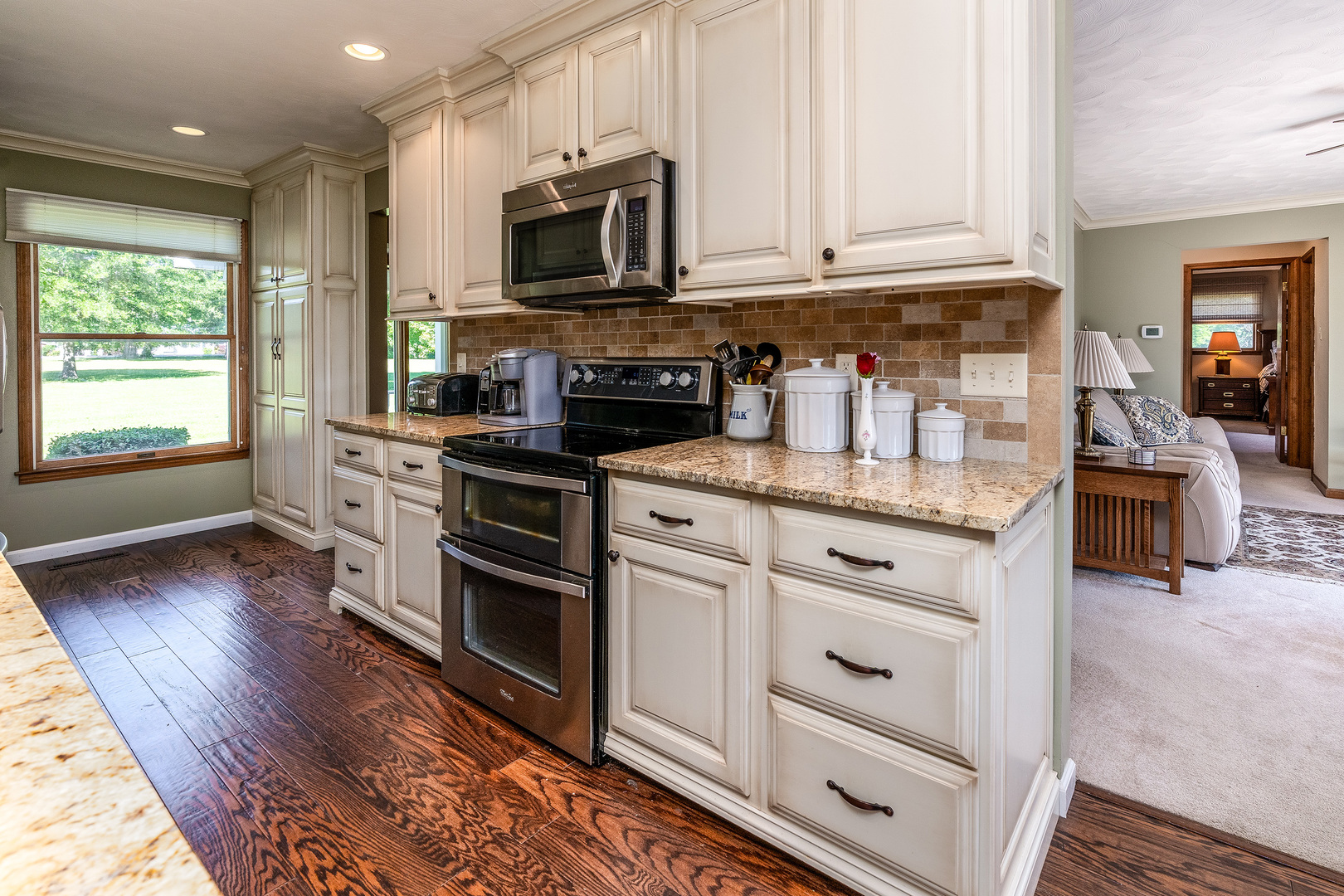 18096 Il-37 Property Photo 17