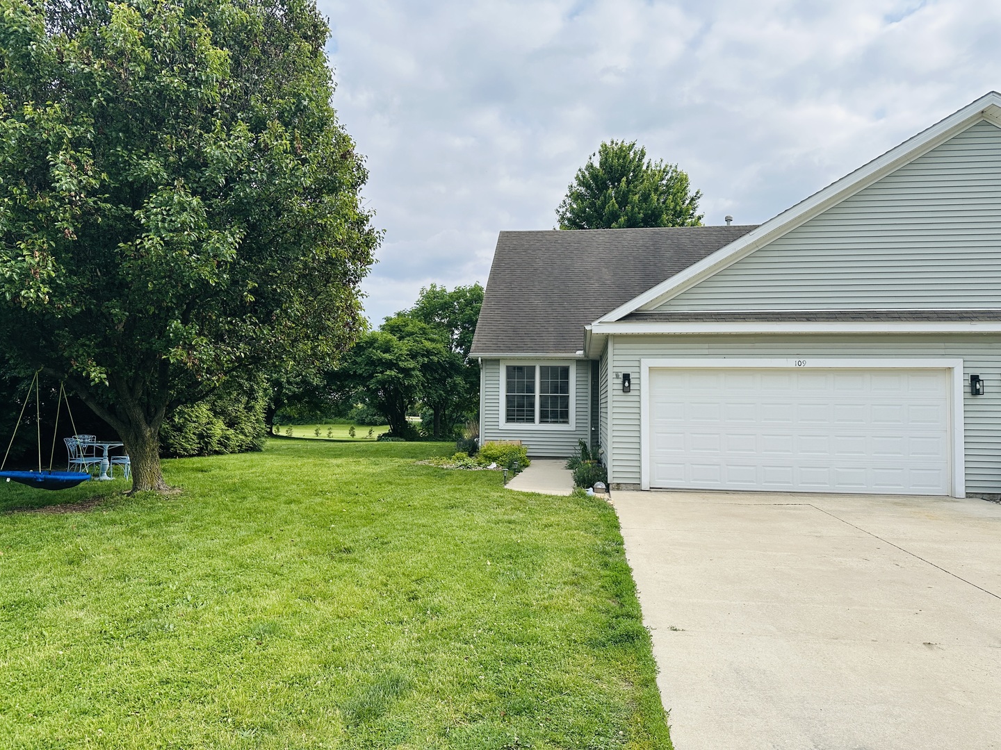 109 Labrador Lane Property Photo 1
