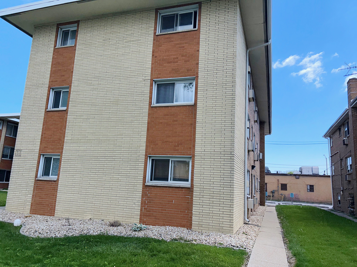 14633 Keystone Avenue 3h Property Photo 2