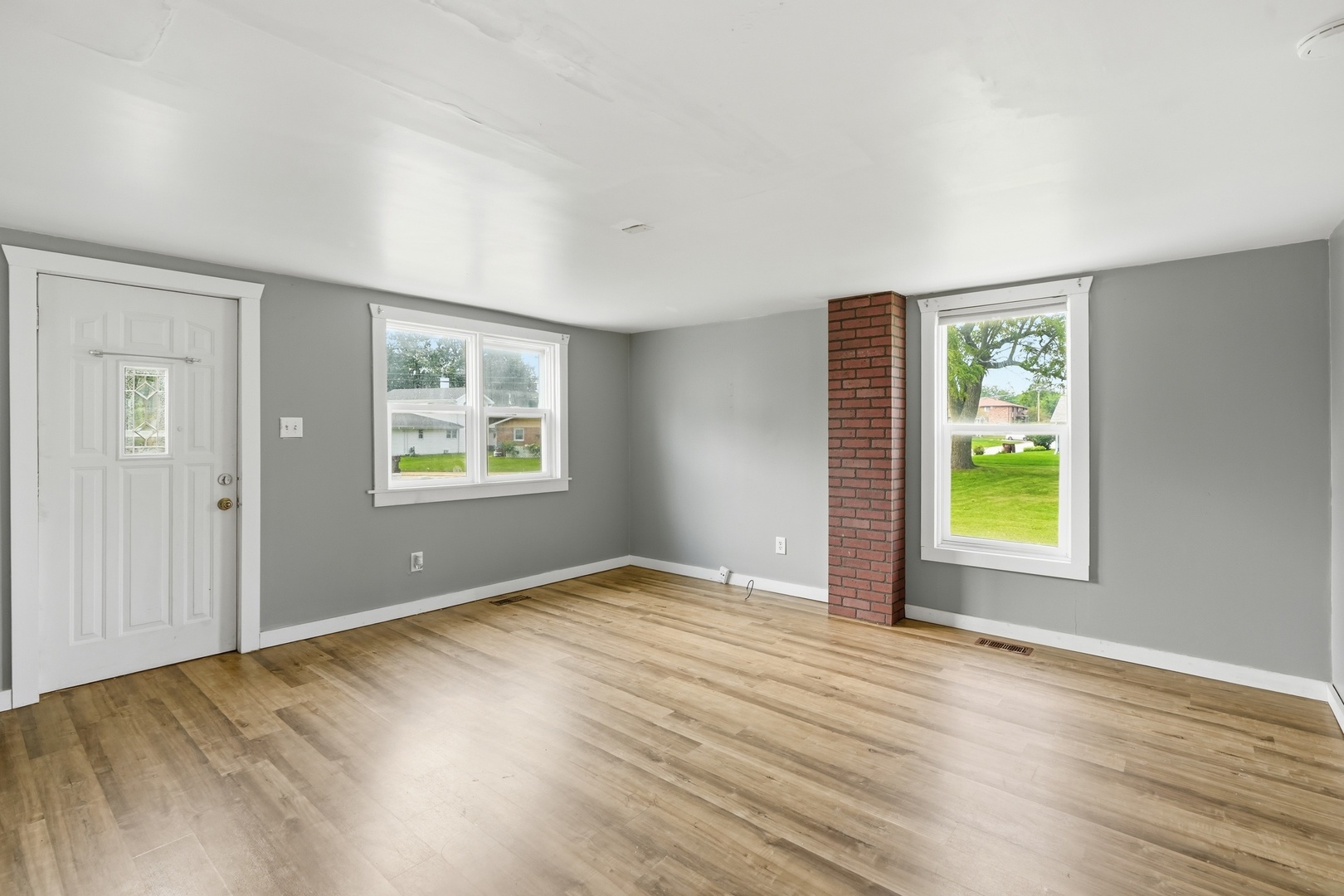447 N Birch Street Property Photo 3