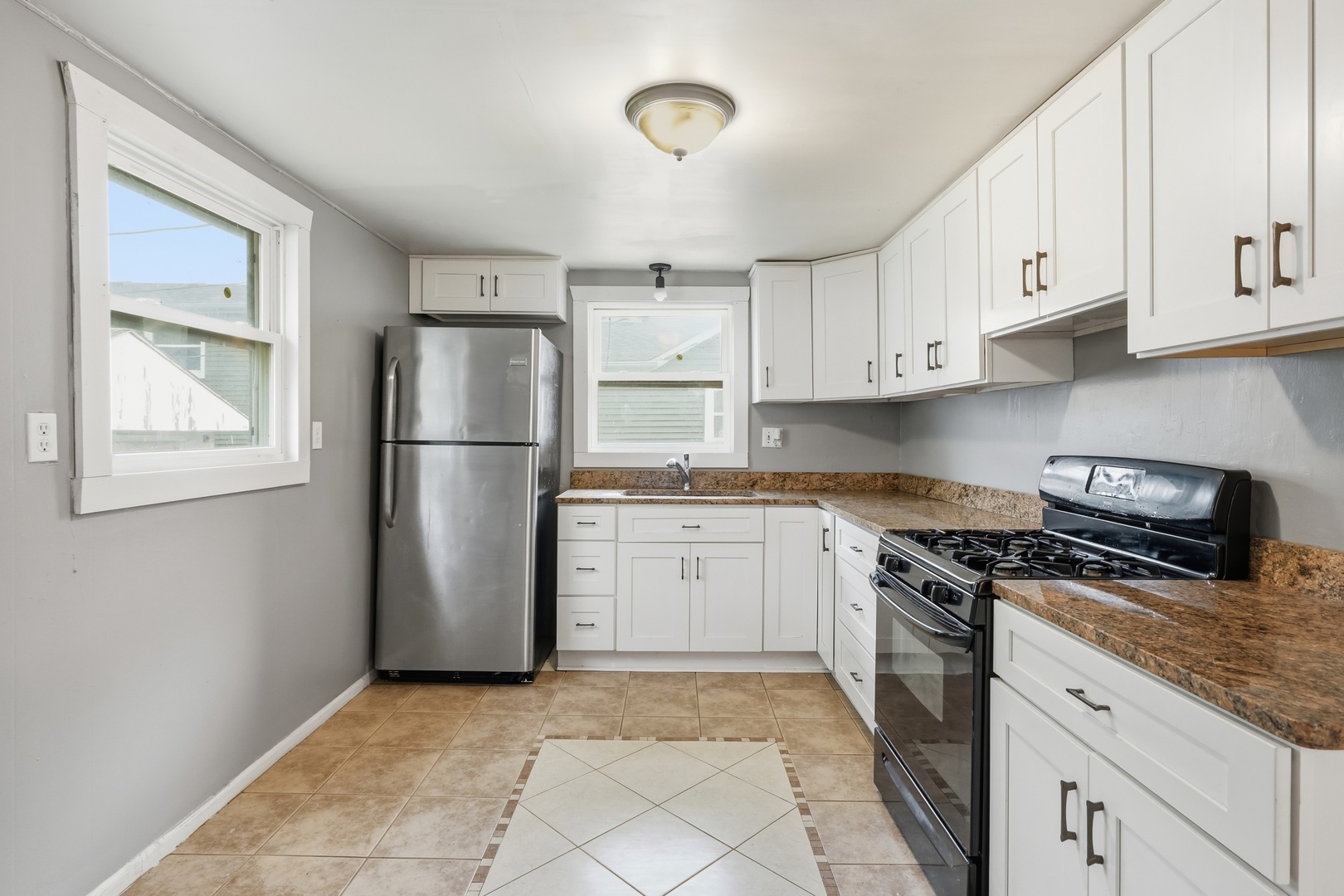 447 N Birch Street Property Photo 6