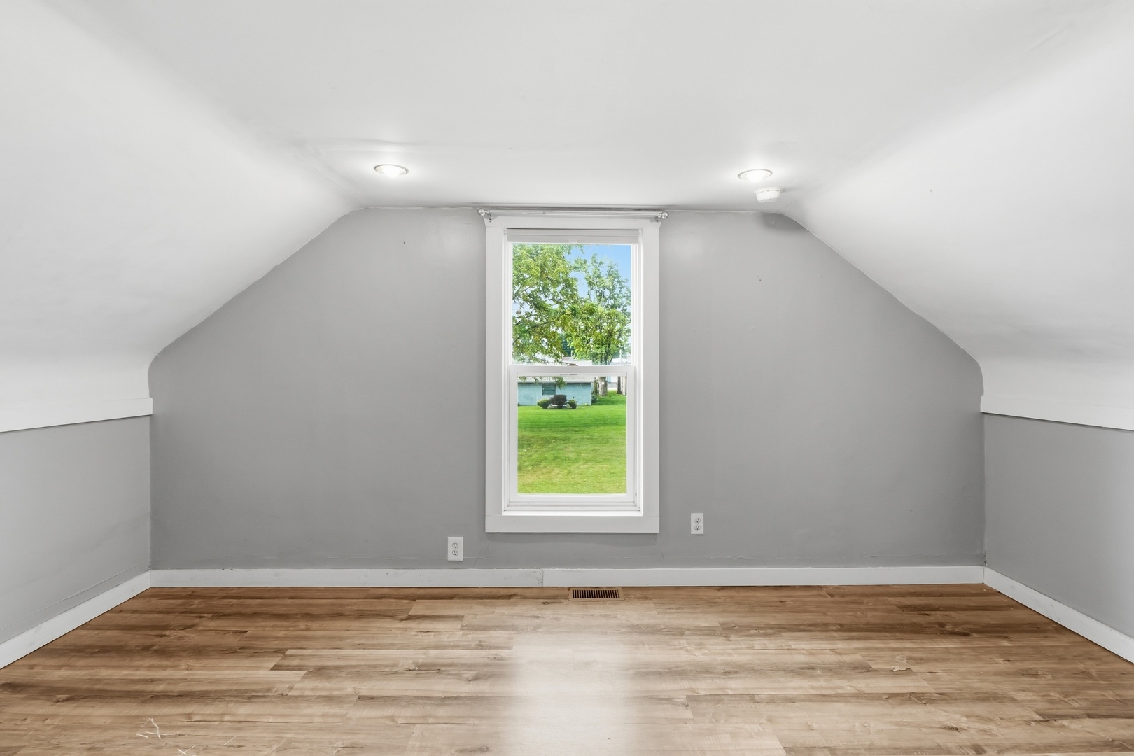 447 N Birch Street Property Photo 11