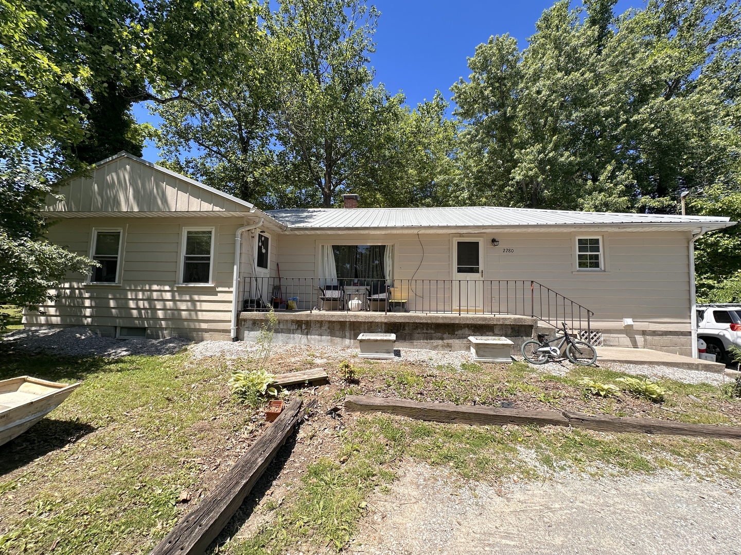 2280 S Illinois Avenue Property Photo 1
