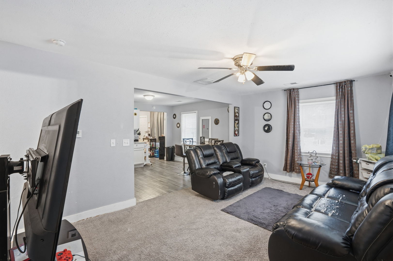 3202 W 67th Street Property Photo 5