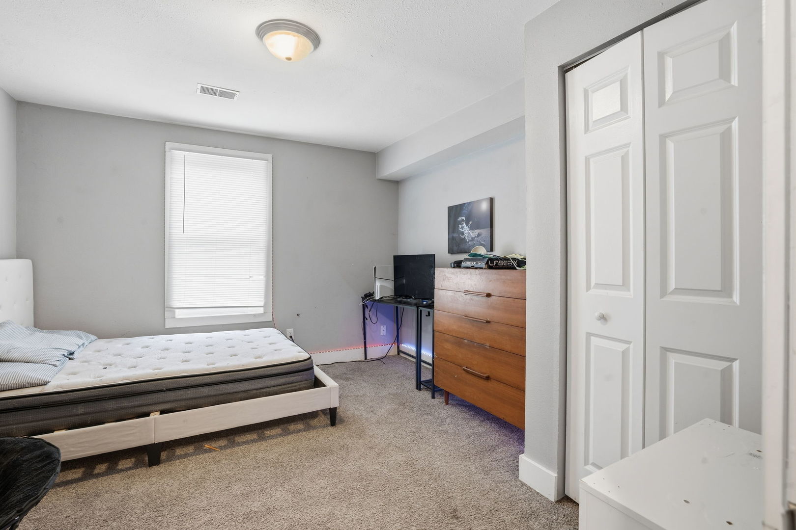 3202 W 67th Street Property Photo 9