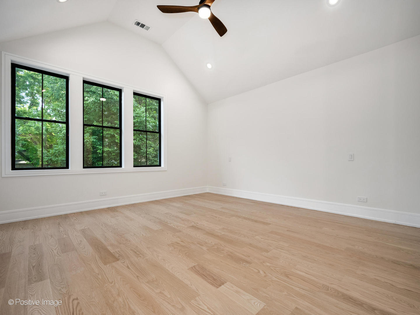 1619 W Summerdale Avenue Property Photo 16