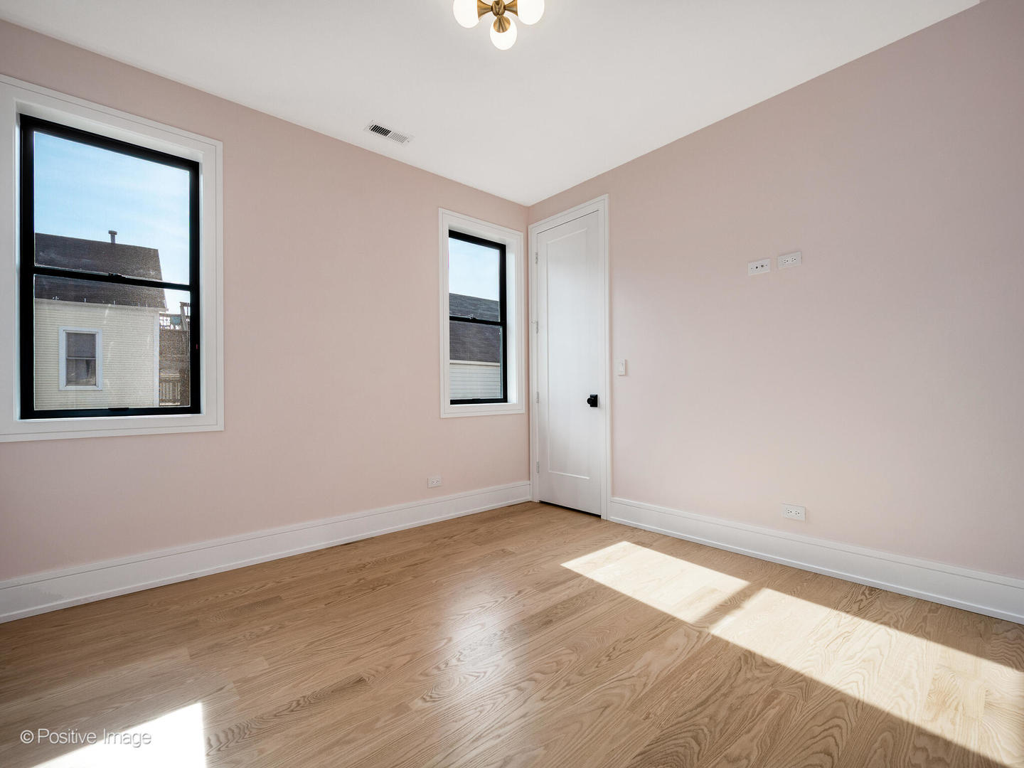 1619 W Summerdale Avenue Property Photo 23