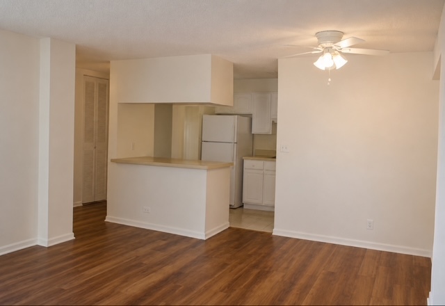 2222 S Stewart Avenue 1h Property Photo 4