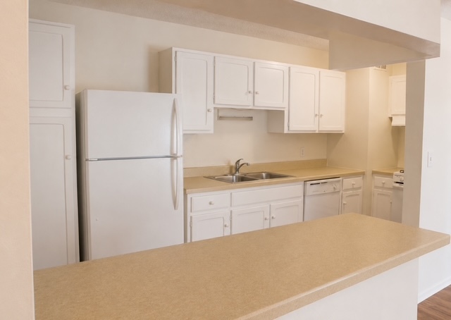 2222 S Stewart Avenue 1h Property Photo 6