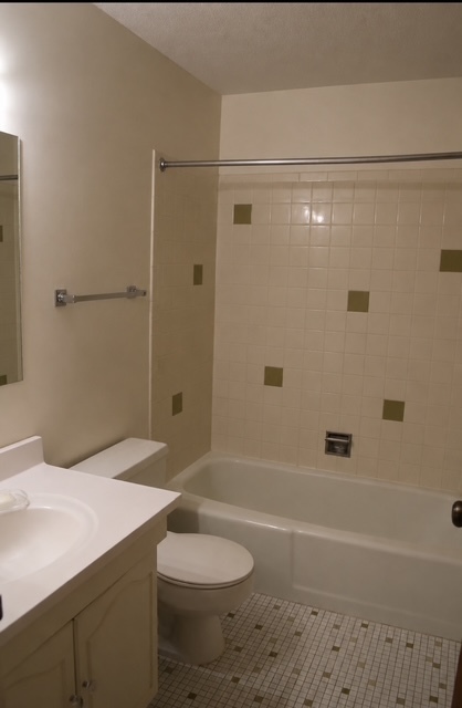 2222 S Stewart Avenue 1h Property Photo 9