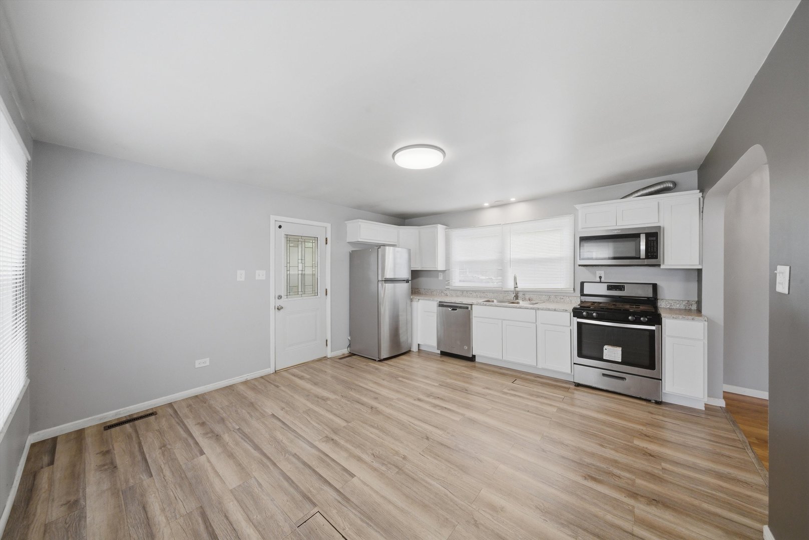 1517 E Roosevelt Road Property Photo 7