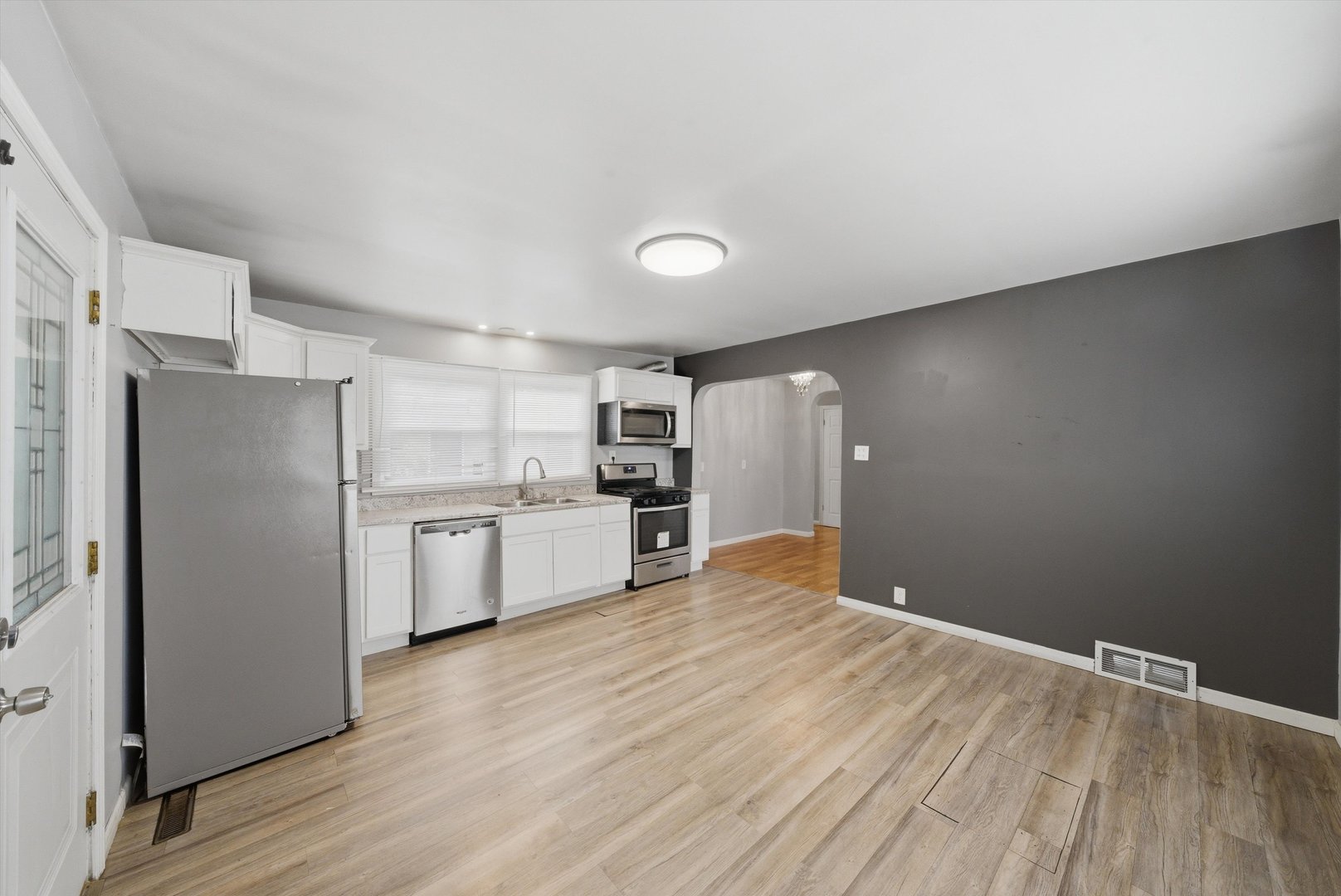 1517 E Roosevelt Road Property Photo 8