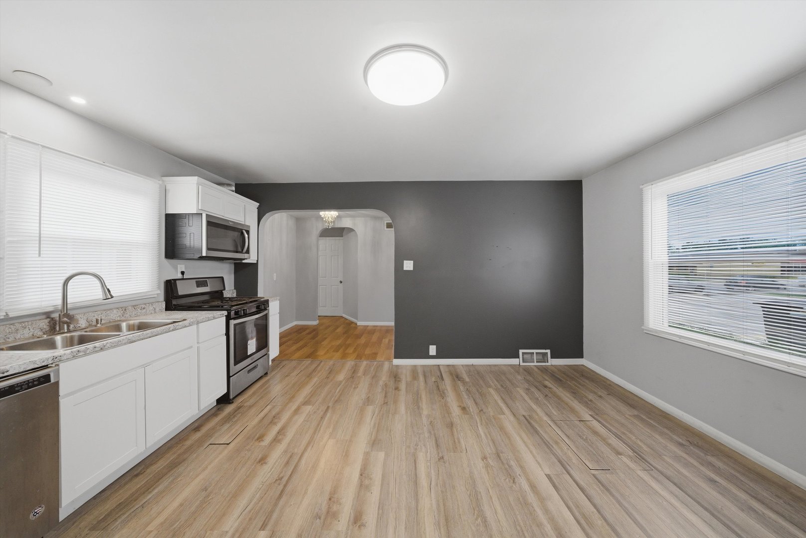 1517 E Roosevelt Road Property Photo 10