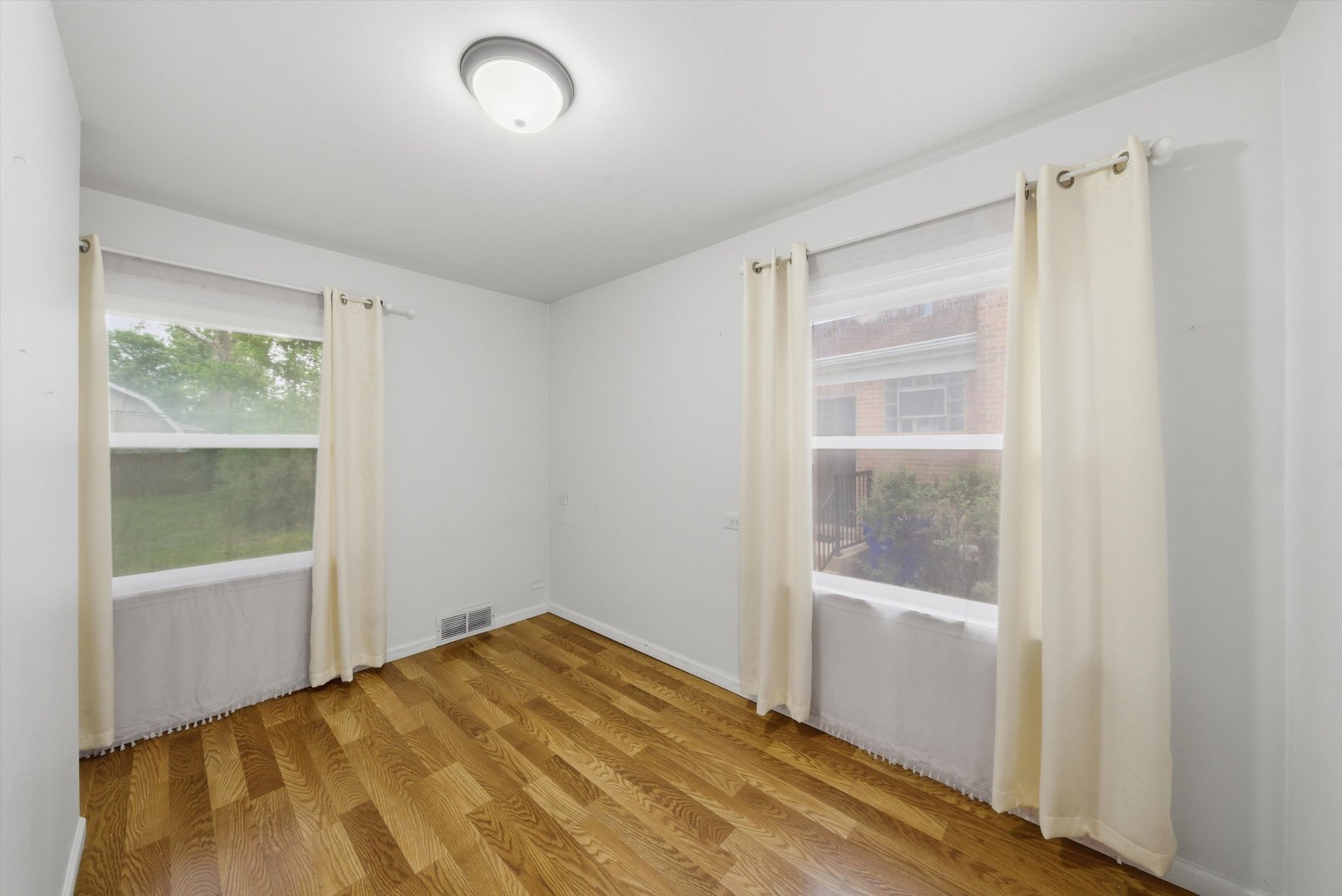 1517 E Roosevelt Road Property Photo 18
