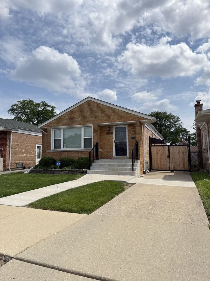 3725 W 80th Street Property Photo 1