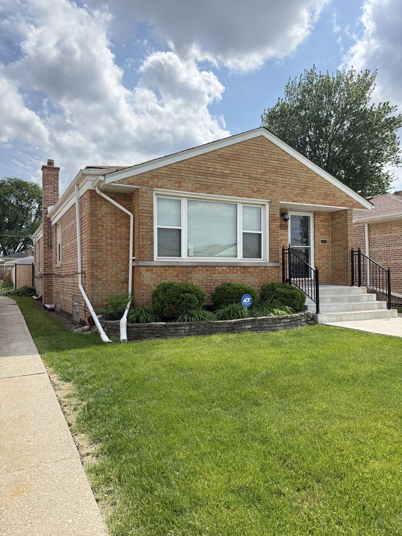 3725 W 80th Street Property Photo 4