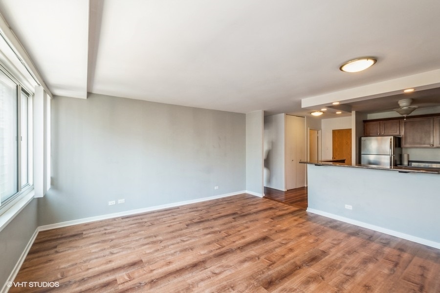 211 E Ohio Street 2704 Property Photo 5