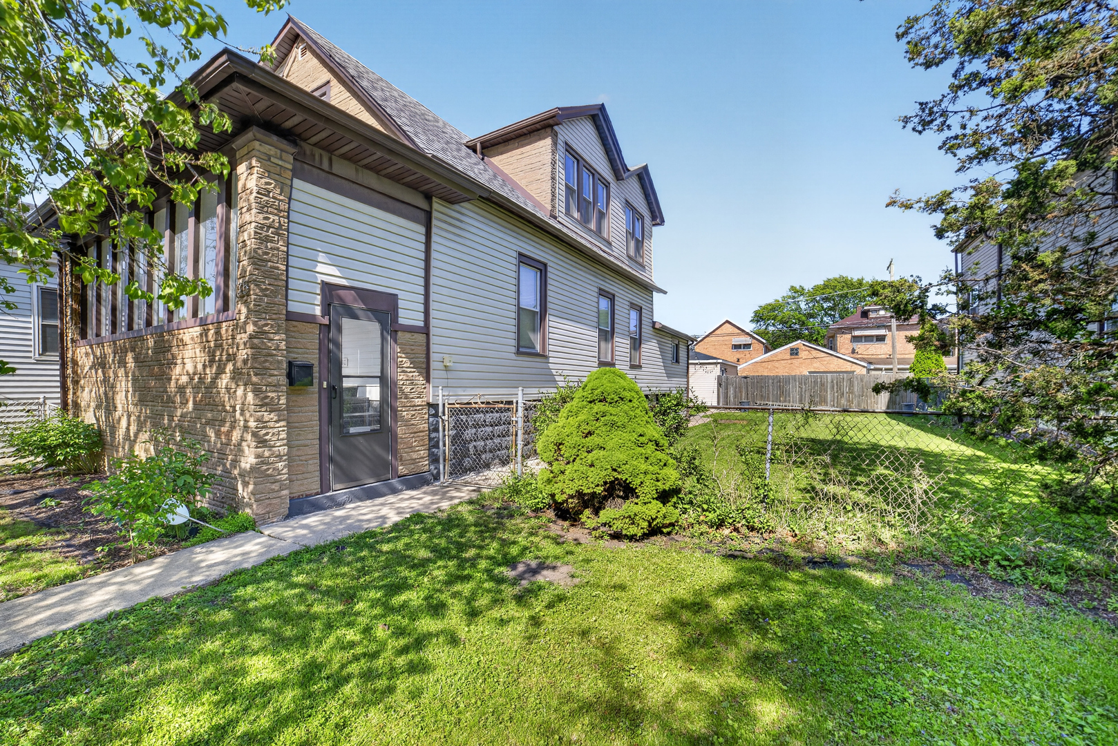 135 N 16th Avenue Property Photo 1