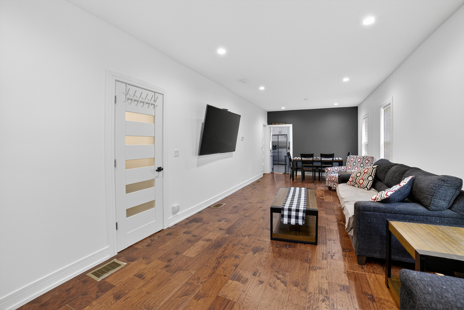 135 N 16th Avenue Property Photo 4