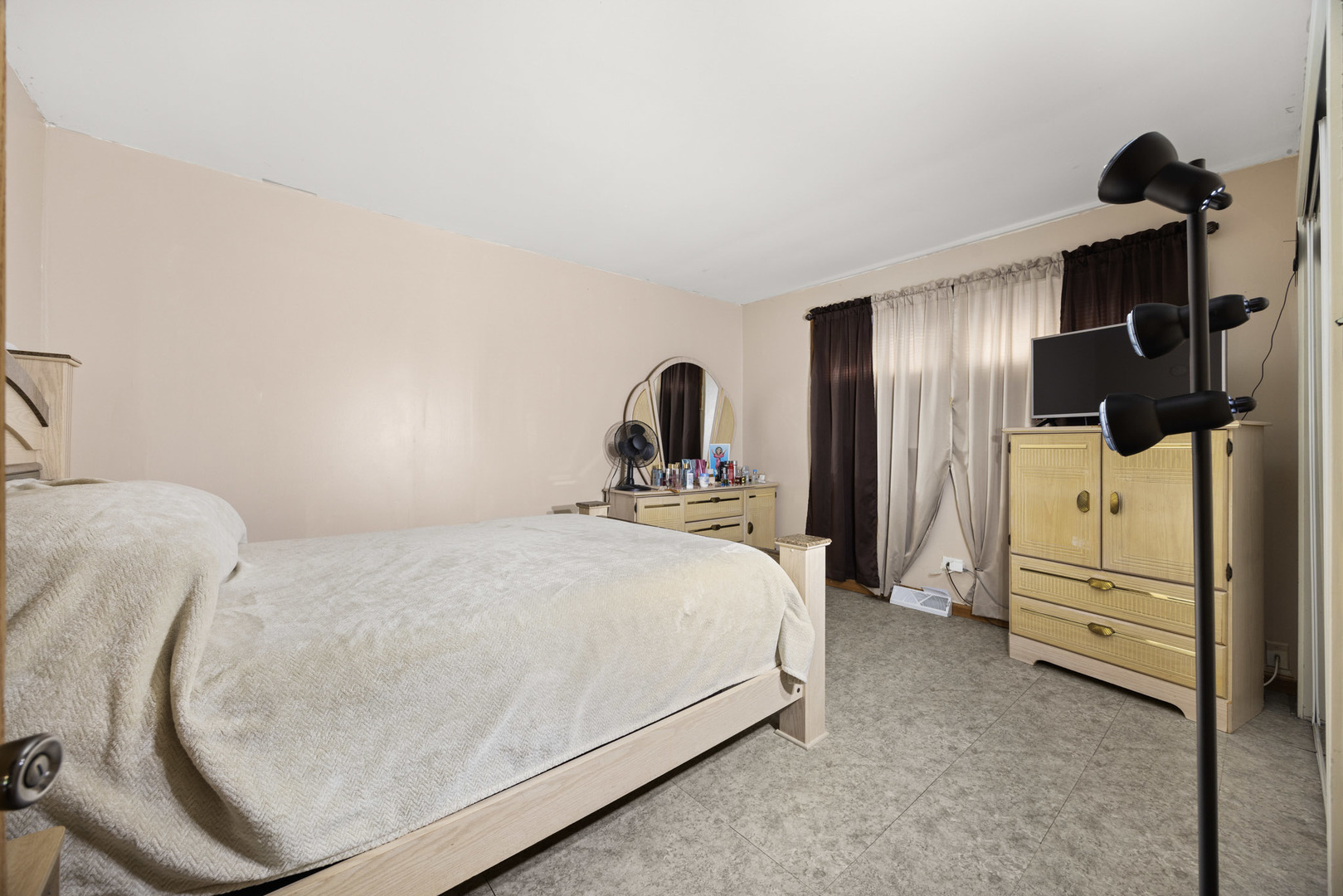 3638 Blackstone Avenue Property Photo 9