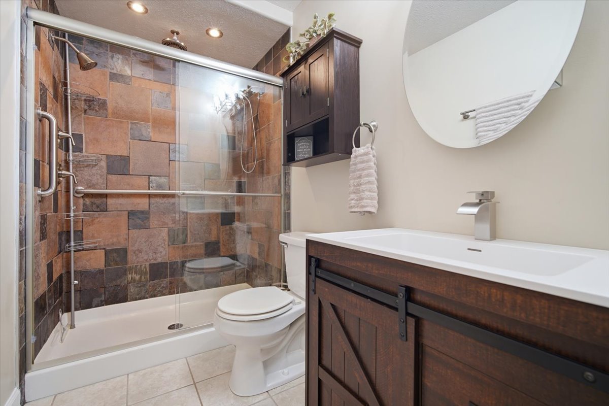 2706 Stratmoor Drive Property Photo 22