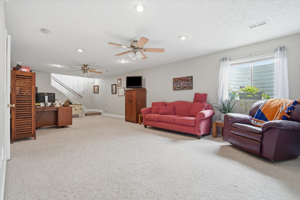 2706 Stratmoor Drive Property Photo 23