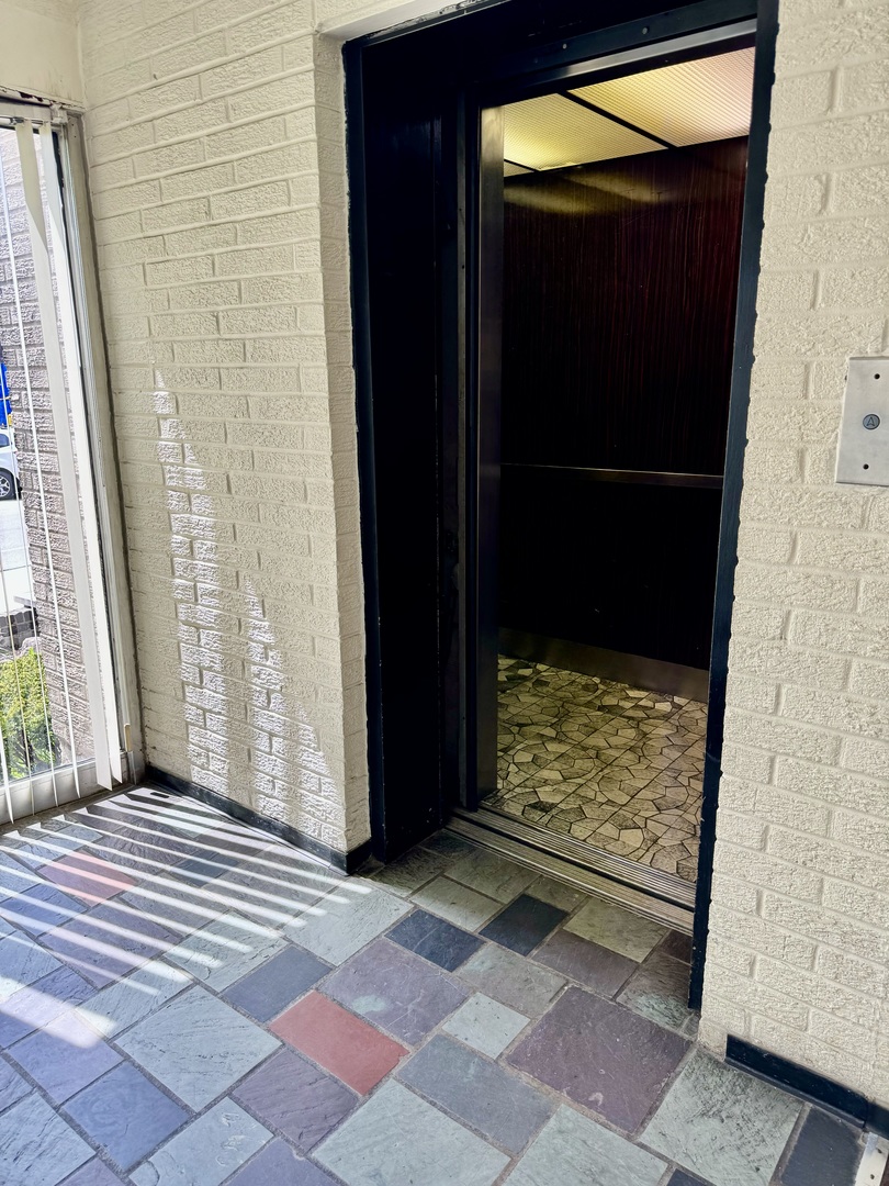 938 North Boulevard 402 Property Photo 16