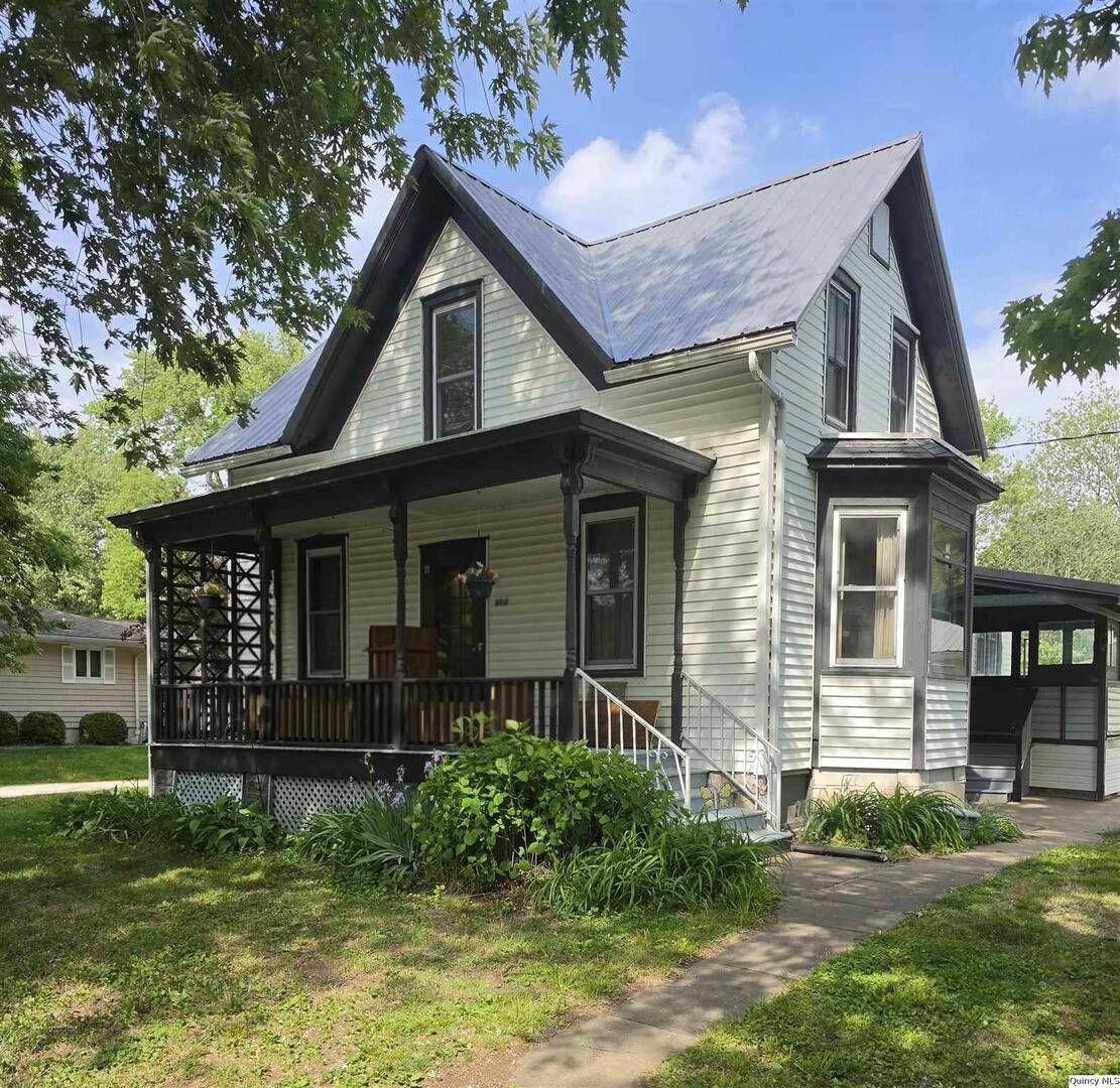 304 W Third St. Property Photo 1