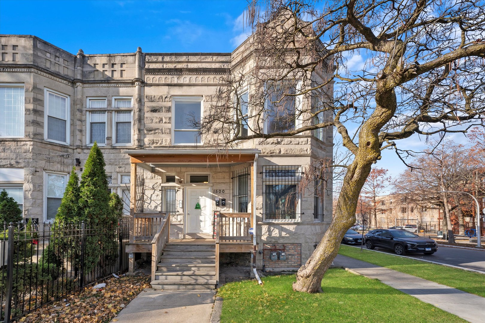 1500 S TRUMBULL Avenue Property Photo 1