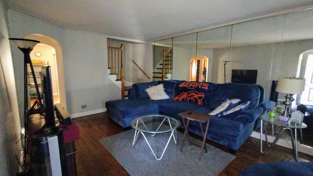 10841 S Vernon Avenue Property Photo 3