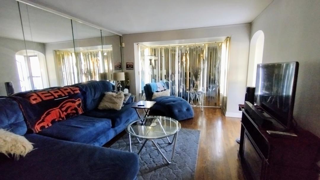 10841 S Vernon Avenue Property Photo 4