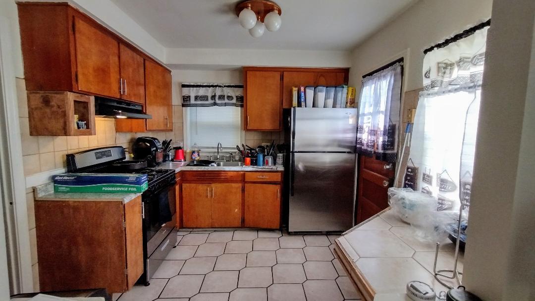 10841 S Vernon Avenue Property Photo 6