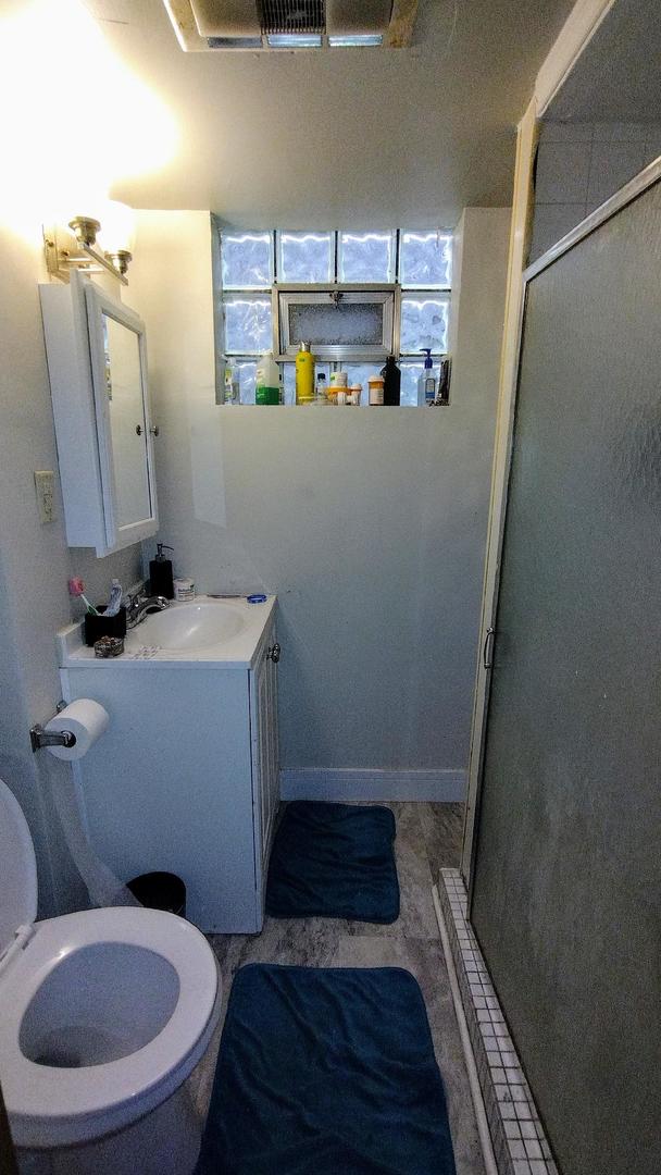 10841 S Vernon Avenue Property Photo 7