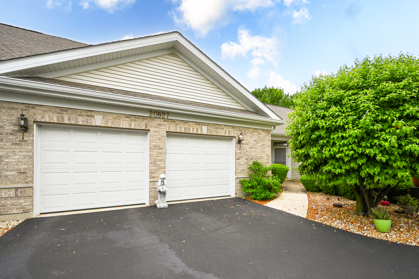 20827 W Honeysuckle Court Property Photo 1