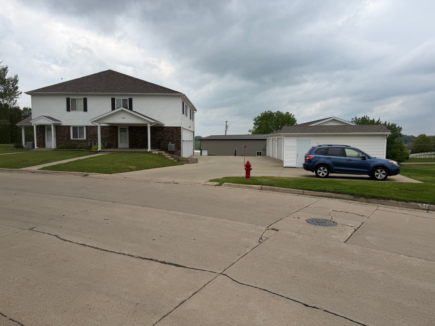 728 Country Club Drive Property Photo 1