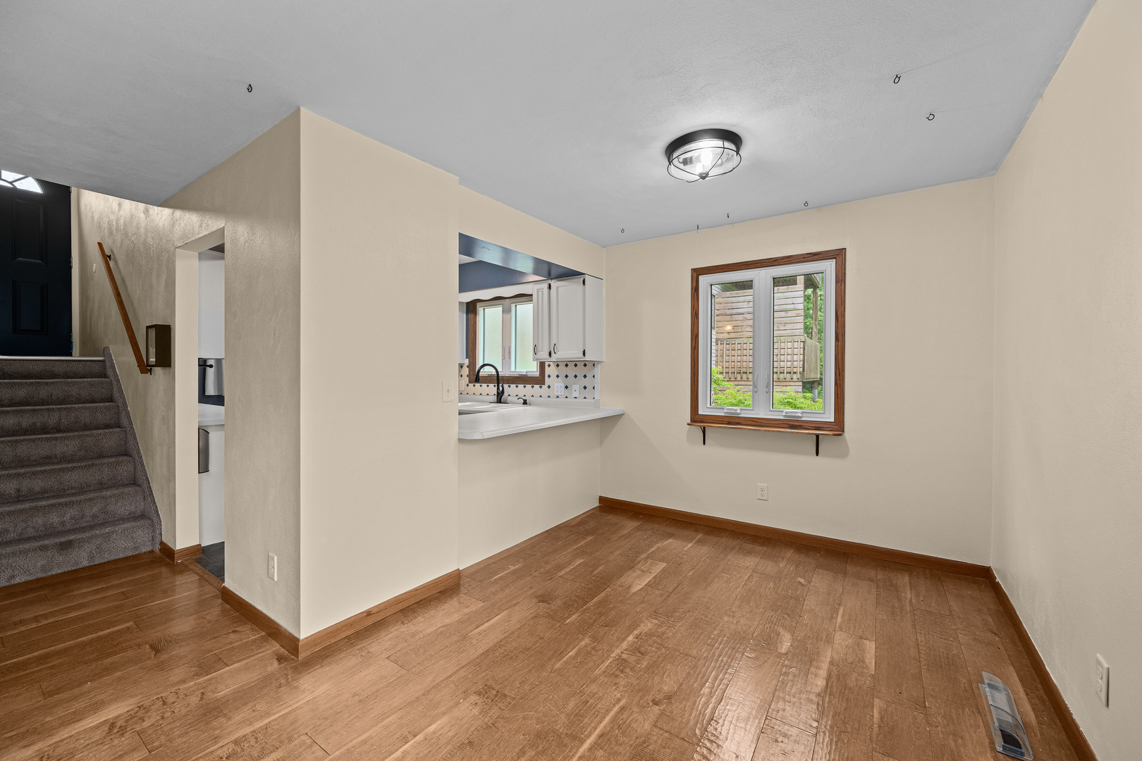 8504 Ridgewood Road 501 Property Photo 6
