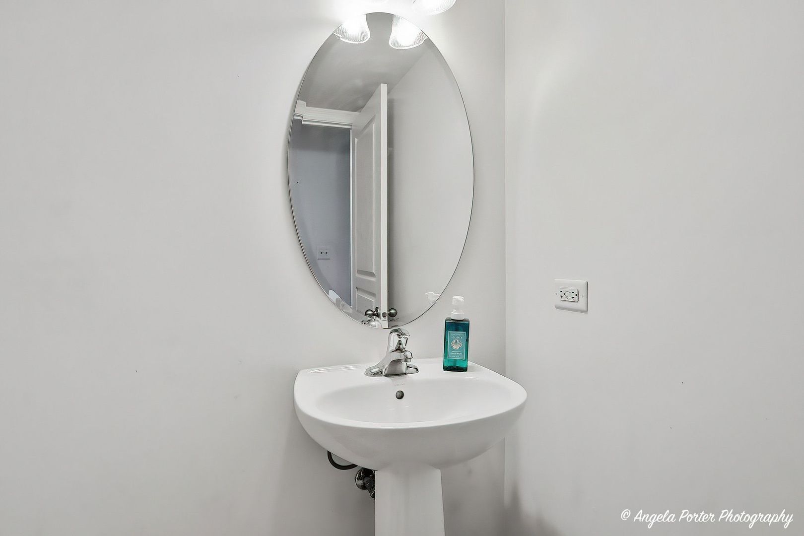 1090 Piccolo Lane Property Photo 11