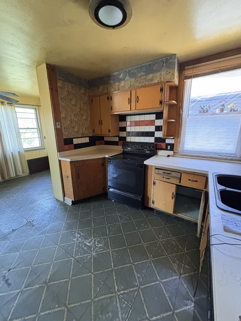 7646 S Merrill Avenue Property Photo 8