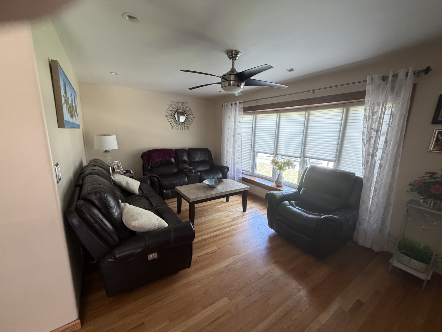 3442 Prairie Avenue Property Photo 4