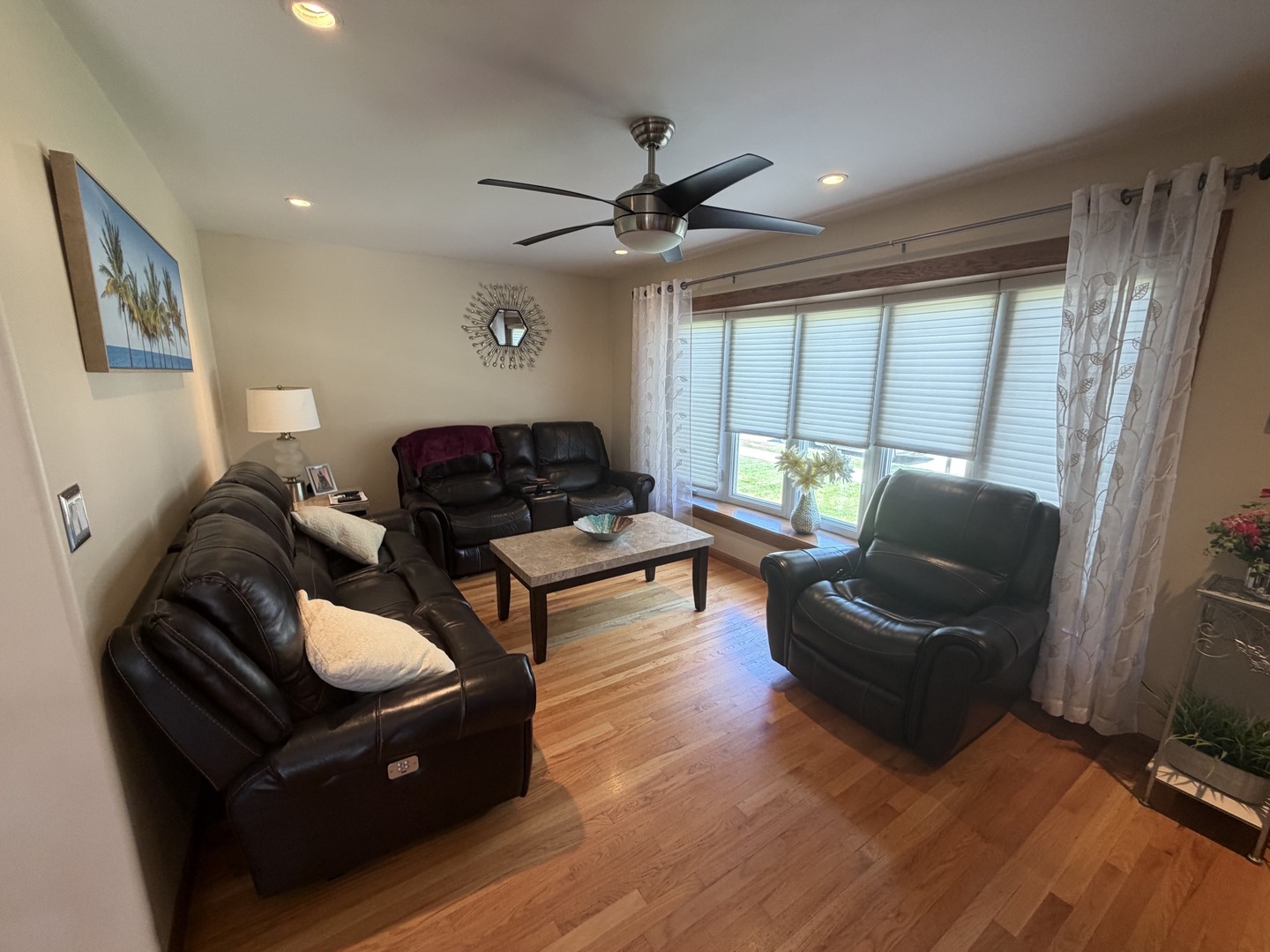 3442 Prairie Avenue Property Photo 6