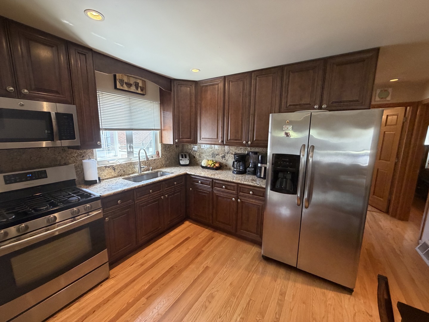 3442 Prairie Avenue Property Photo 9